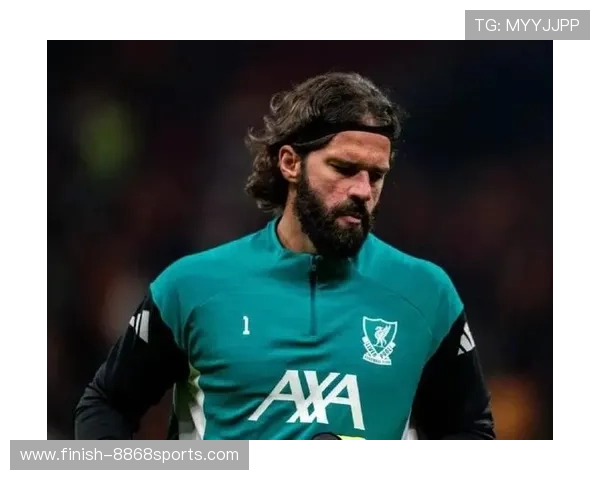 阿利松：从巴西传奇门将到全球瞩目的帕尼尼足球卡明星